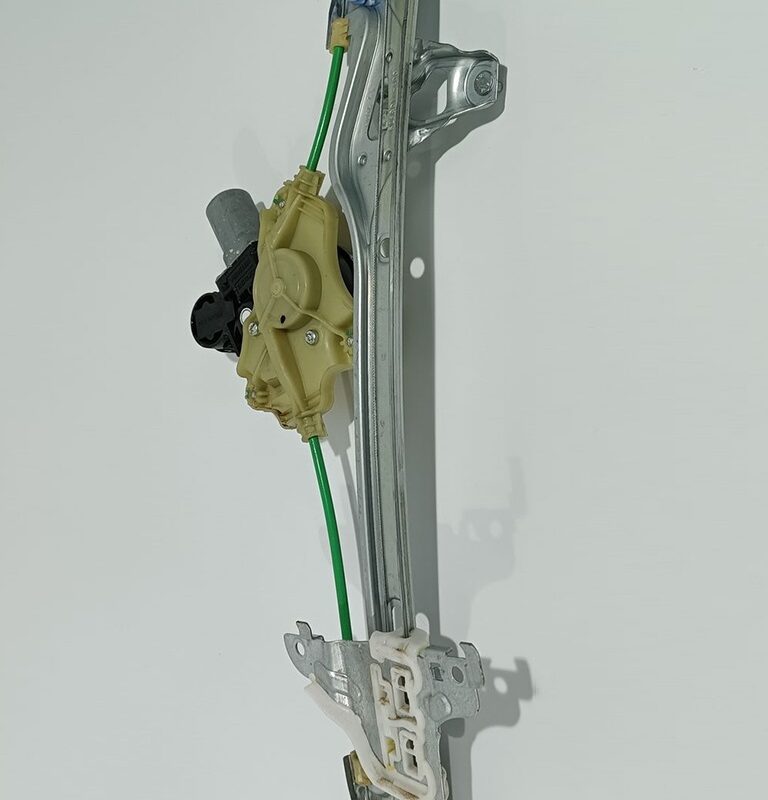 PUTEM REPARA! SUNATI LA 0735 22 66 40! - Macara Toyota Corolla Mk12 E210 2018-2025 spate stanga sau dreapta